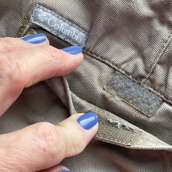 Columbia Tan Cargo Shorts, Size 38 - Picture 6 of 13